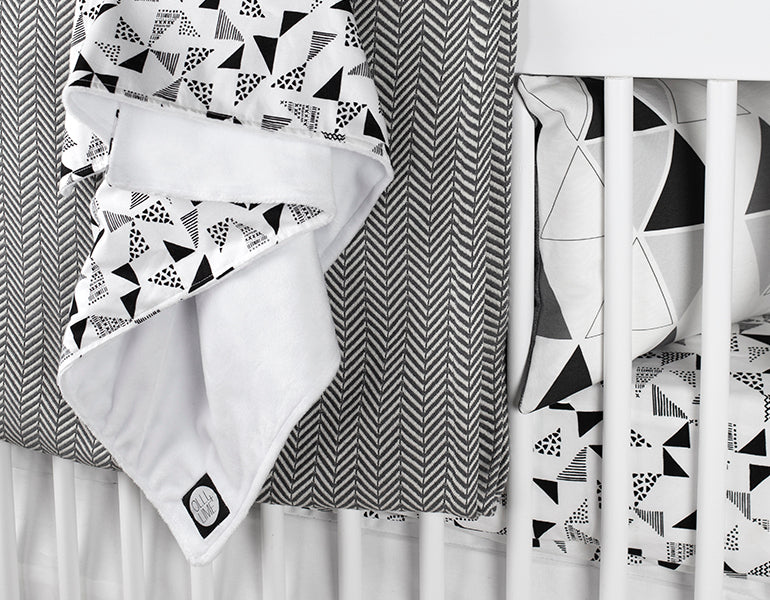 Multi Triangle Crib Blanket - Black and White - Olli+Lime